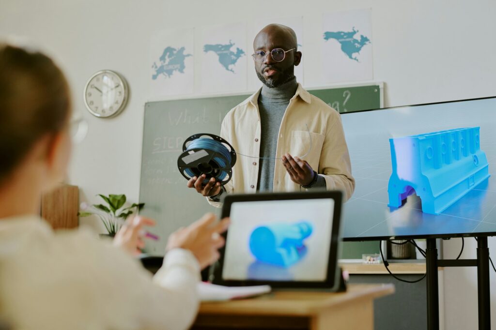 Presenting Virtual Reality Technology in Classroom Setting