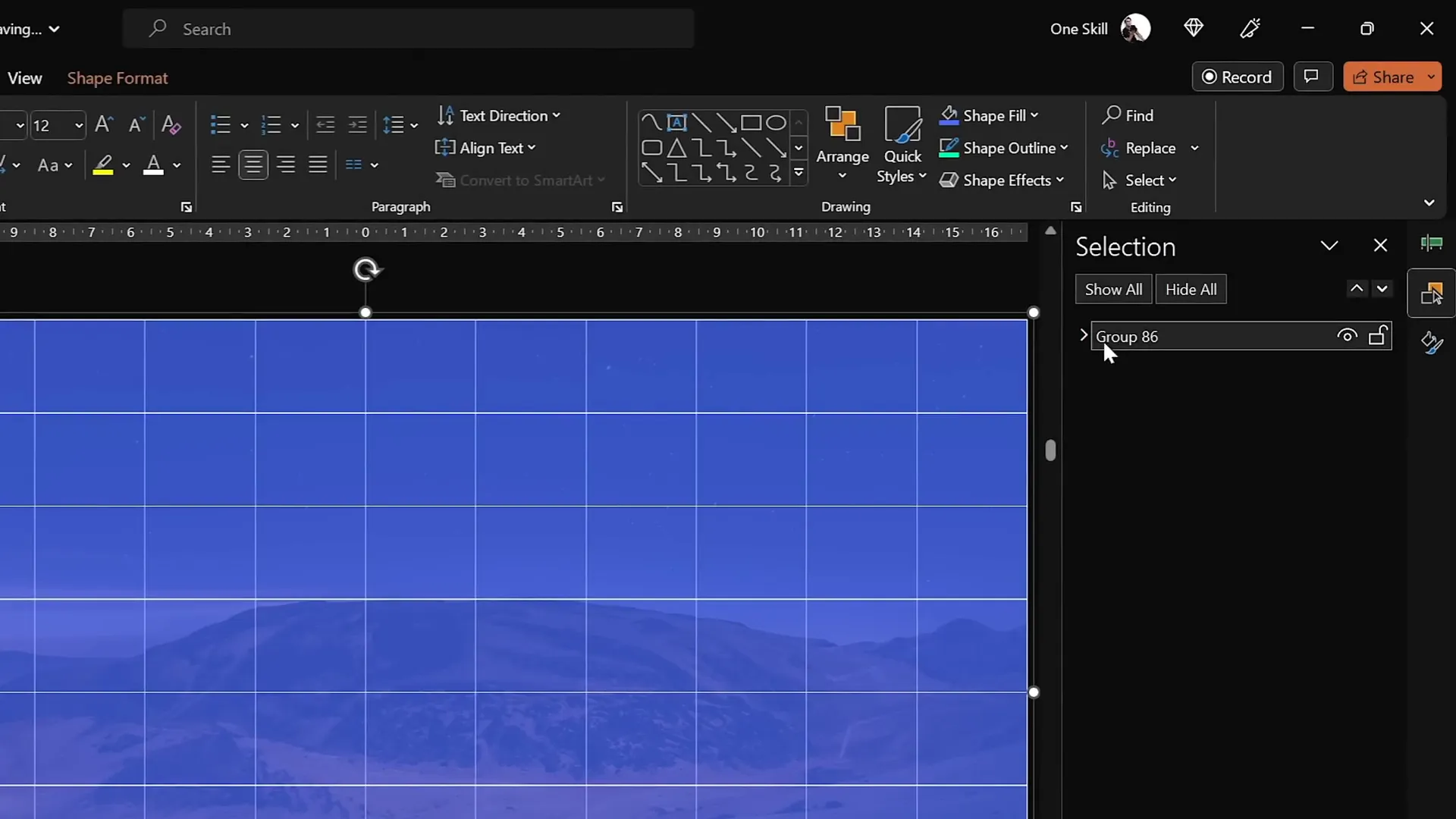 Slide with elements misaligned without grid