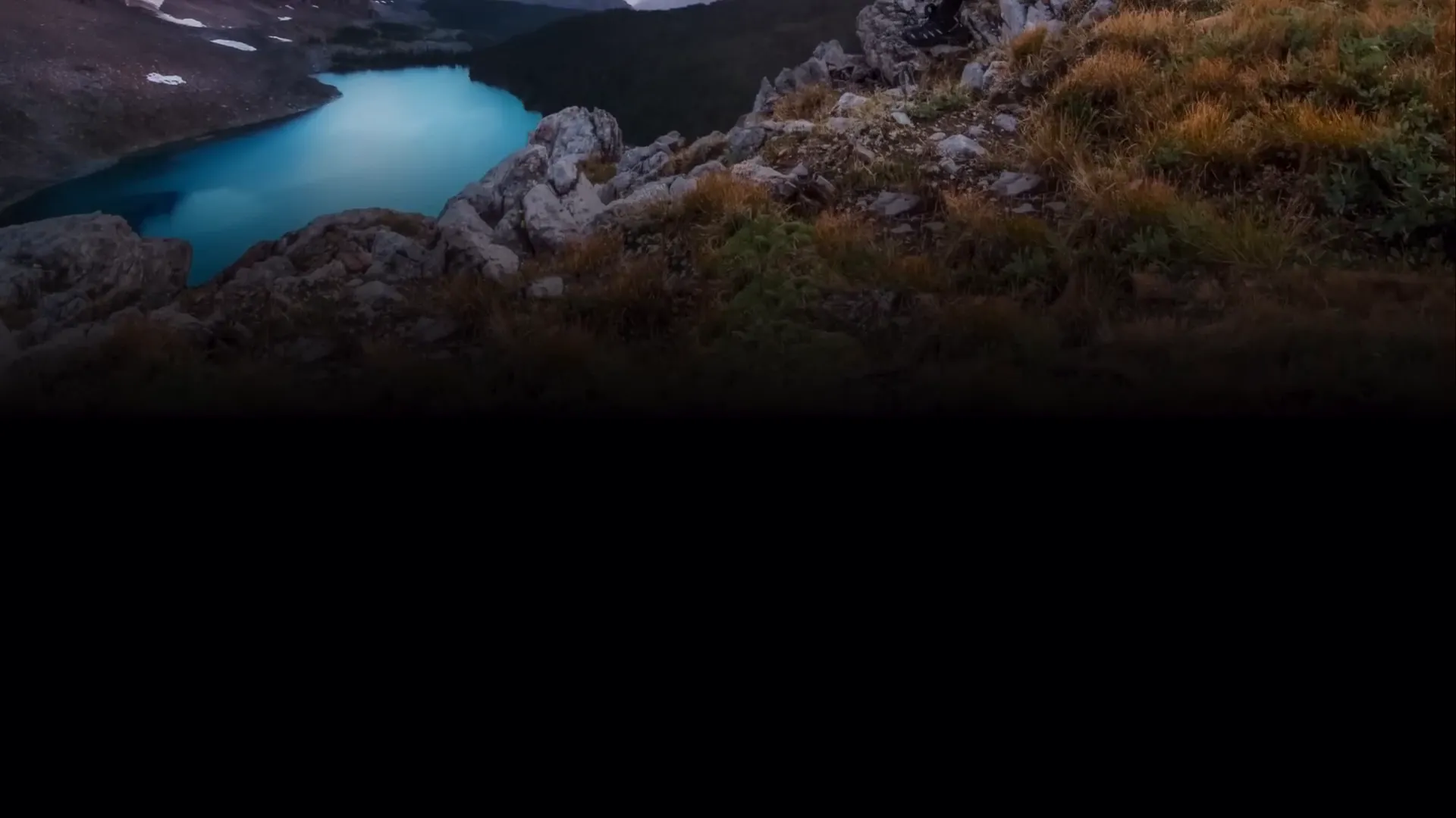 Smooth transition from foreground layer to black rectangle