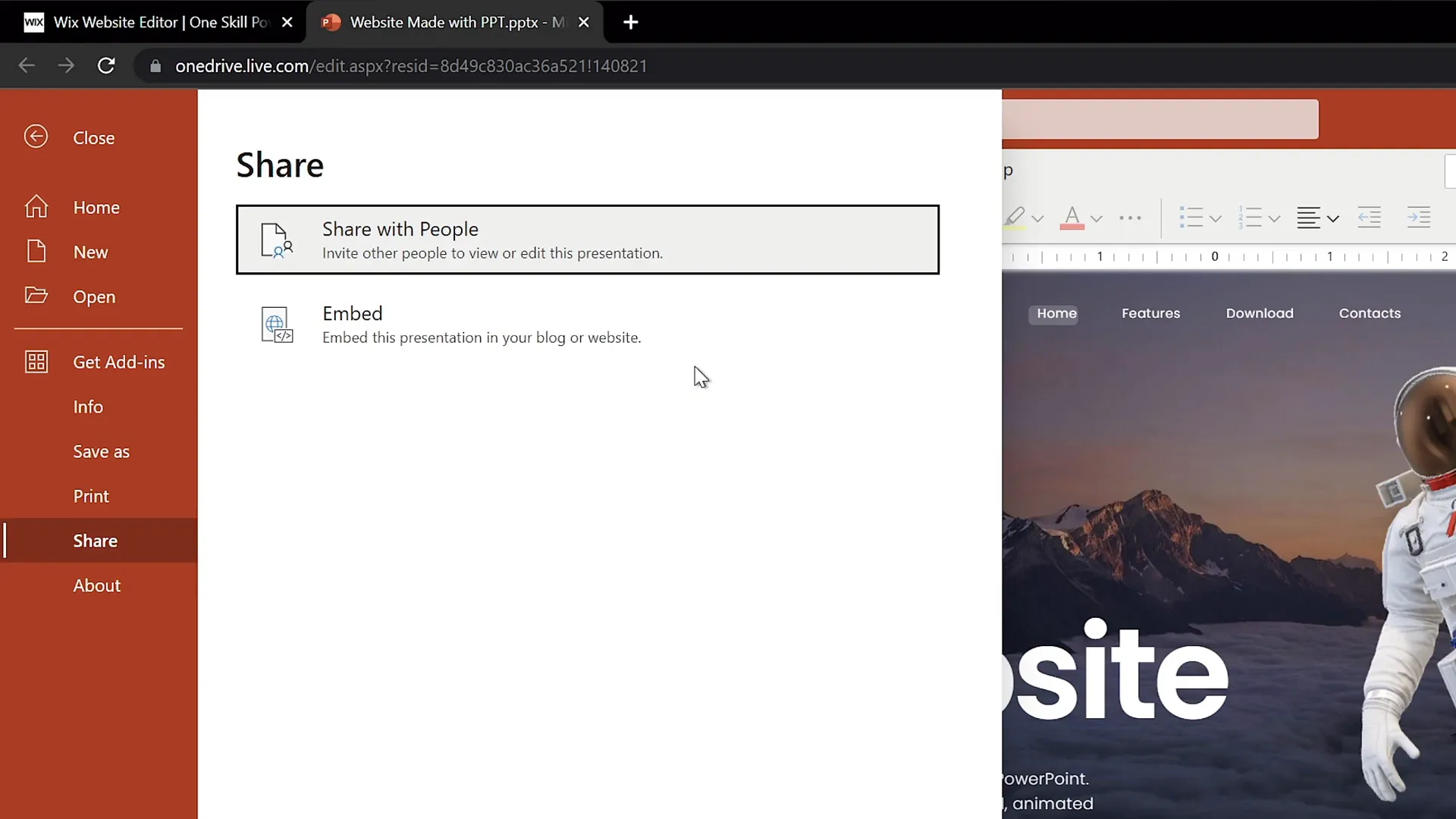 PowerPoint online interface showing the embed code generation option